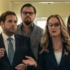 Nie patrz w górę obsada: Jonah Hill, Leonardo DiCaprio, Meryl Streep i Jennifer Lawrence w poważnych minach.