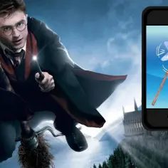 Harry Potter na miotle, rzucający zaklęcie **lumos maxima**. Obok telefon z magiczną różdżką.
