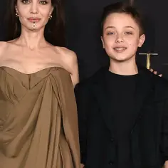 Angelina Jolie z dziećmi na premierze.
