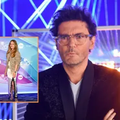 Kuba Wojewódzki zamyślony, obok zdjęcie jego żony na tle neonów.