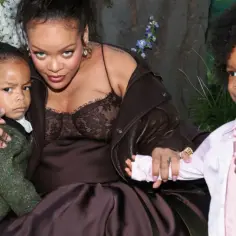 Rihanna z dwójką swoich dzieci, chłopcami, na premierze.