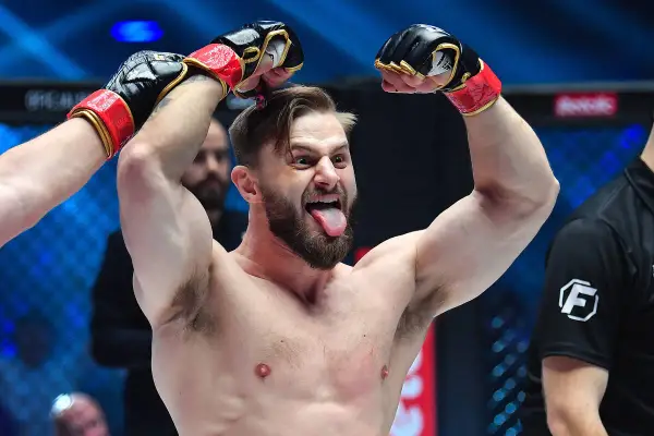 Amadeusz Ferrari - Fenomen Freak Fightów i Internetu